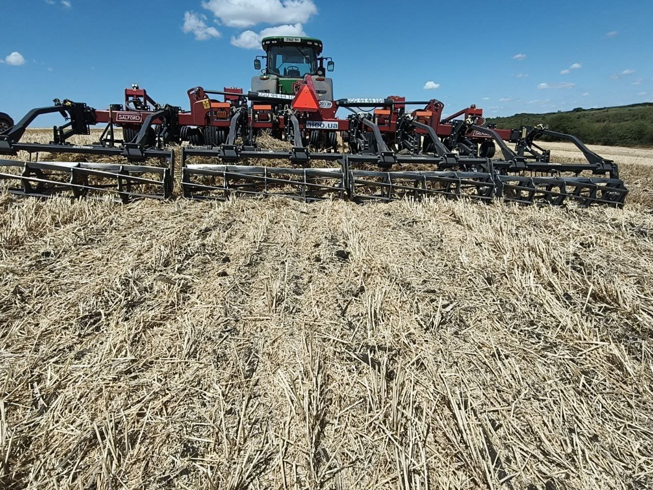 В TEKOM AGRO GROUP, ДЛЯ ЗБЕРЕЖЕННЯ ПРОДУКТИВНОСТІ ПОЛІВ, ЗАПРОВАДЖЕНО ВЕРТИКАЛЬНИЙ ОБРОБІТОК ҐРУНТУ