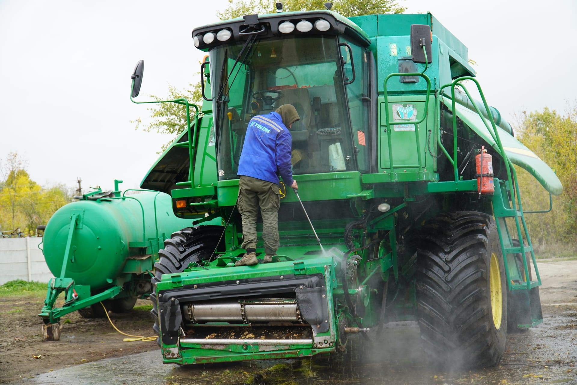 В ГОСПОДАРСТВАХ 
