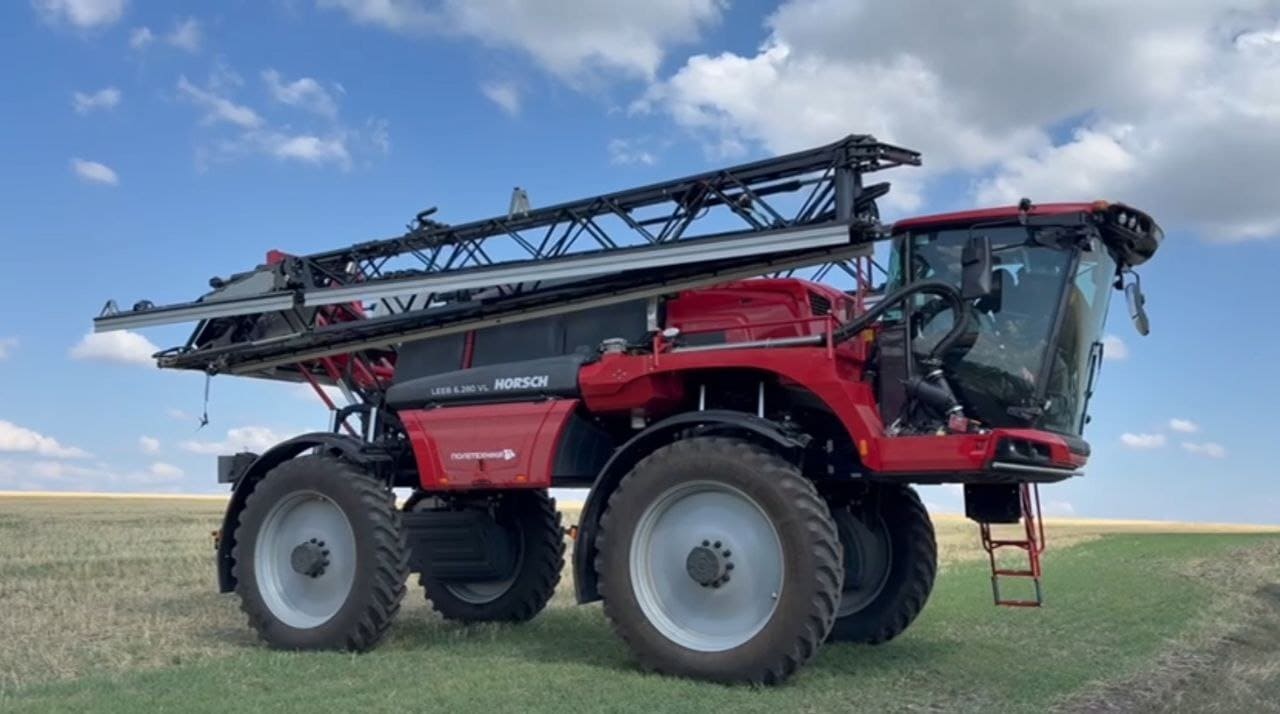 ТЕХНОПАРК TEKOM AGRO GROUP ПОПОВНИЛИ ДВА НОВИХ ОБПРИСКУВАЧА HORSCH LEEB 6.280 V