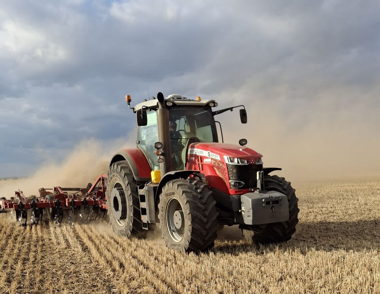 В TEKOM AGRO GROUP ТРИВАЄ ПІДГОТОВКА ҐРУНТУ ПІД ПОСІВ ОЗИМИХ КУЛЬТУР